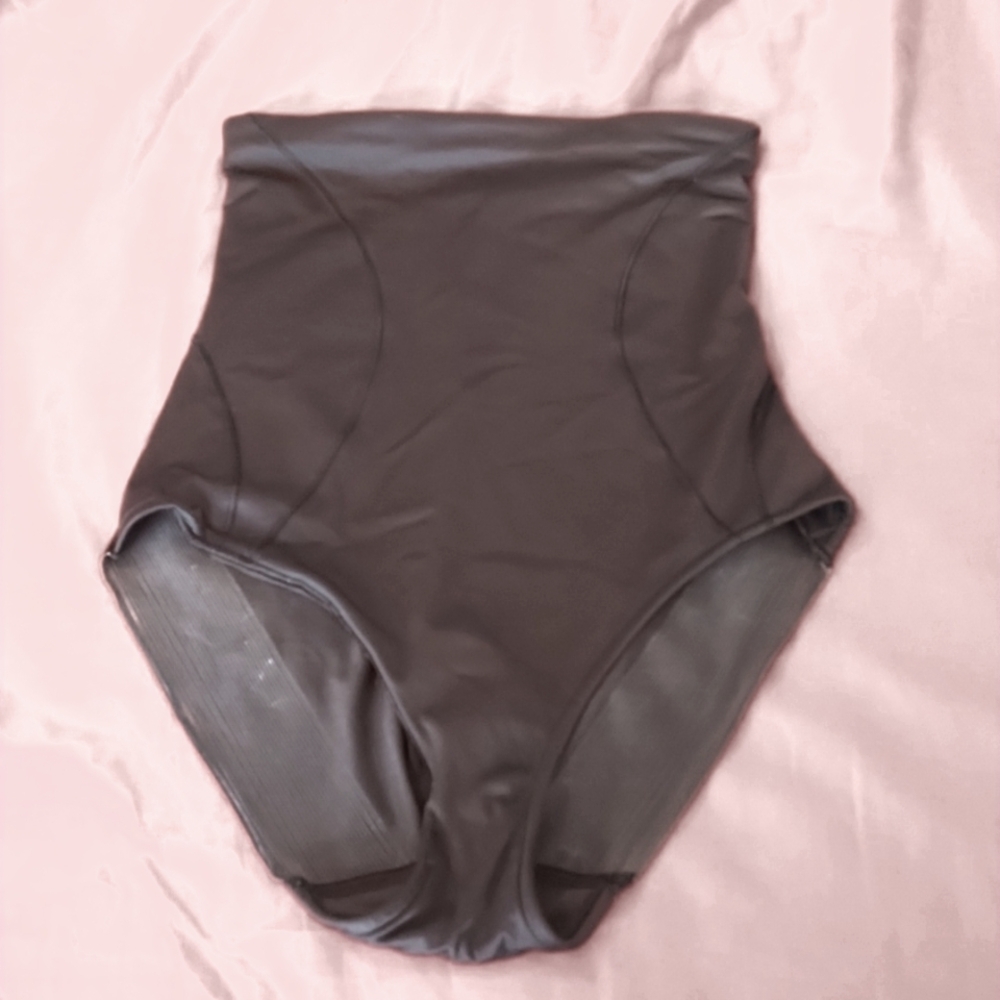 Naomi and Nicole. Women's Large. Shapeware.